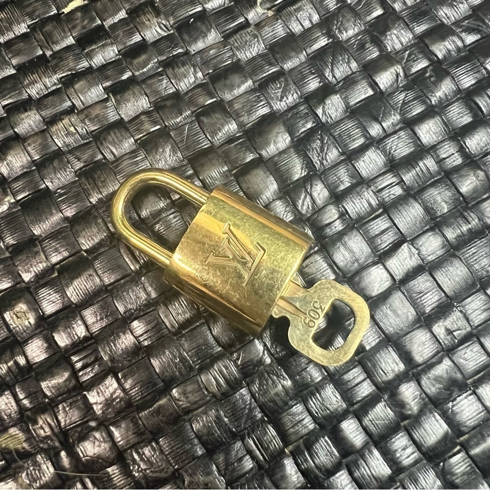 LOUIS VUITTON | Lock and Key